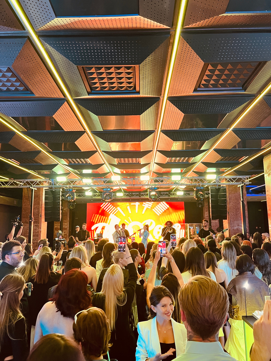 Splend'or brand activation at Noar Hall — product display and live performance under the venue's RGB ceiling LED system